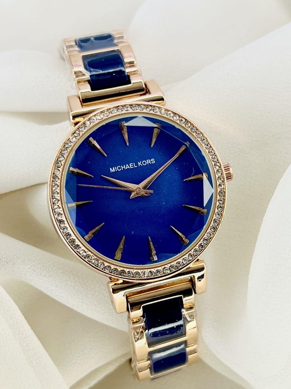 Premium style wristwatch for college girls