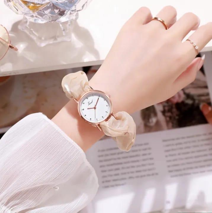 Woman's quartz watch