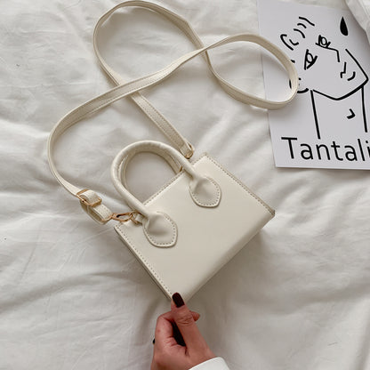 Affordable crossbody bags for girls under 2000 PKR
