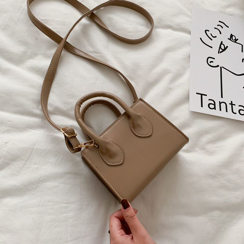 Affordable crossbody bags for girls under 2000 PKR

