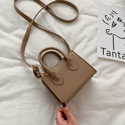 Affordable crossbody bags for girls under 2000 PKR
