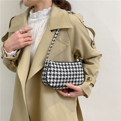Luxury Chain Sling Bag – For University & Daily Use | Femina