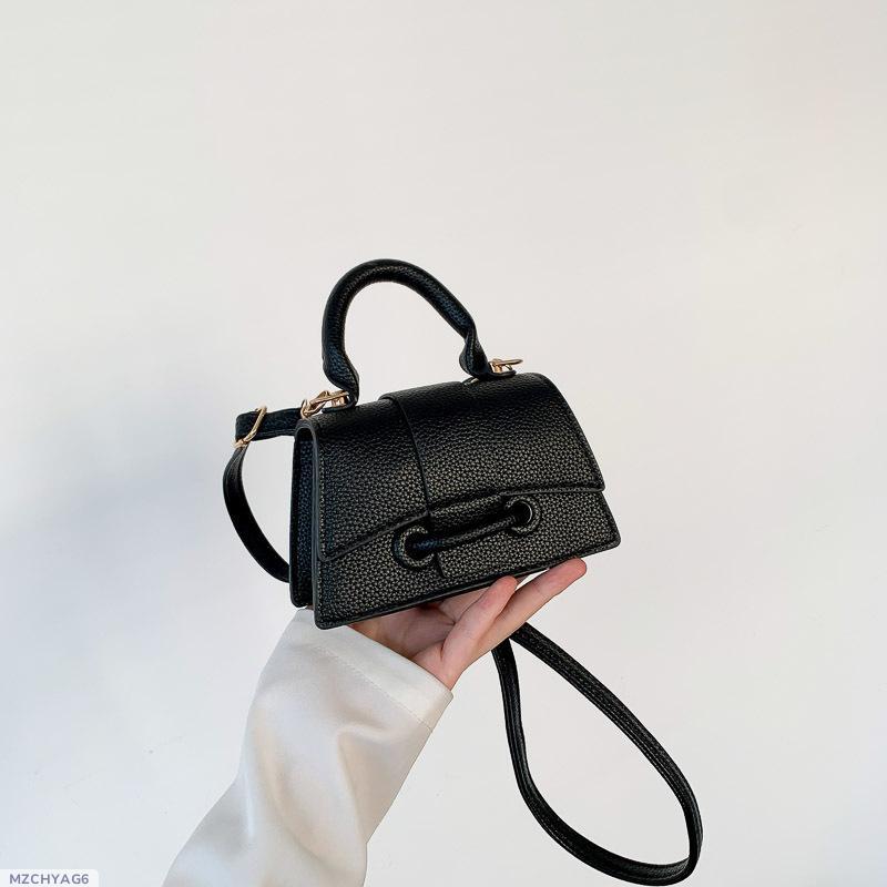 Trendy shoulder bag for university girls in Pakistan
