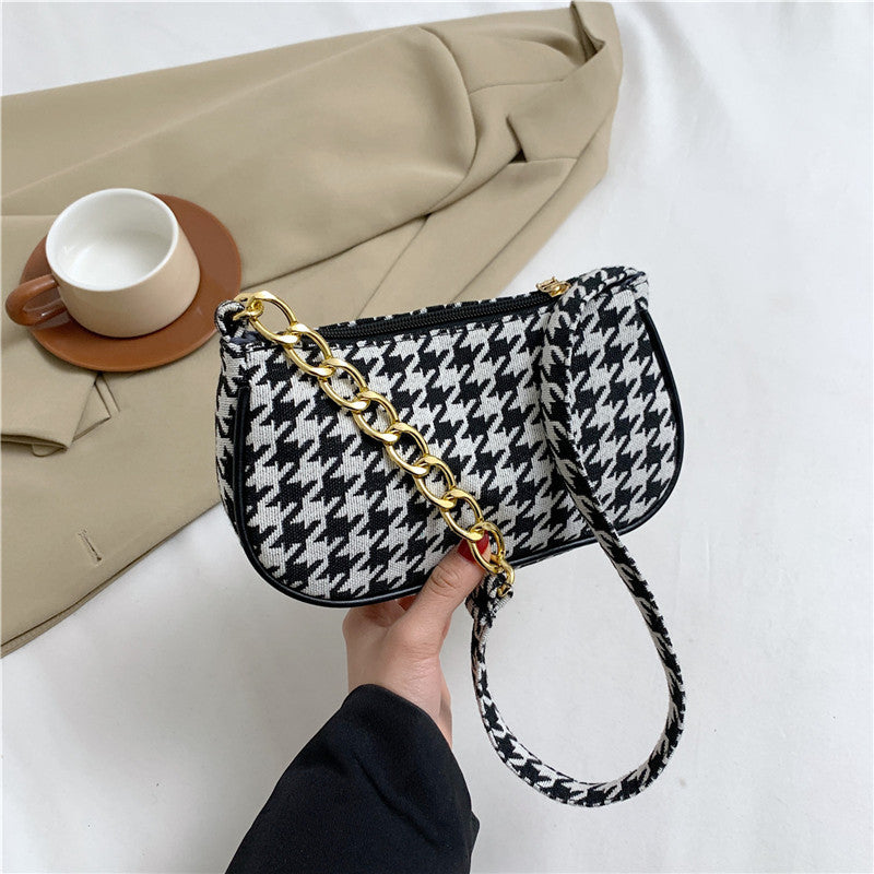 Trendy handbag for casual and party looks