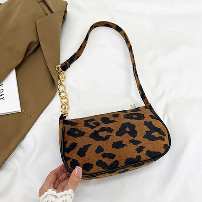 Trendy handbag for casual and party looks