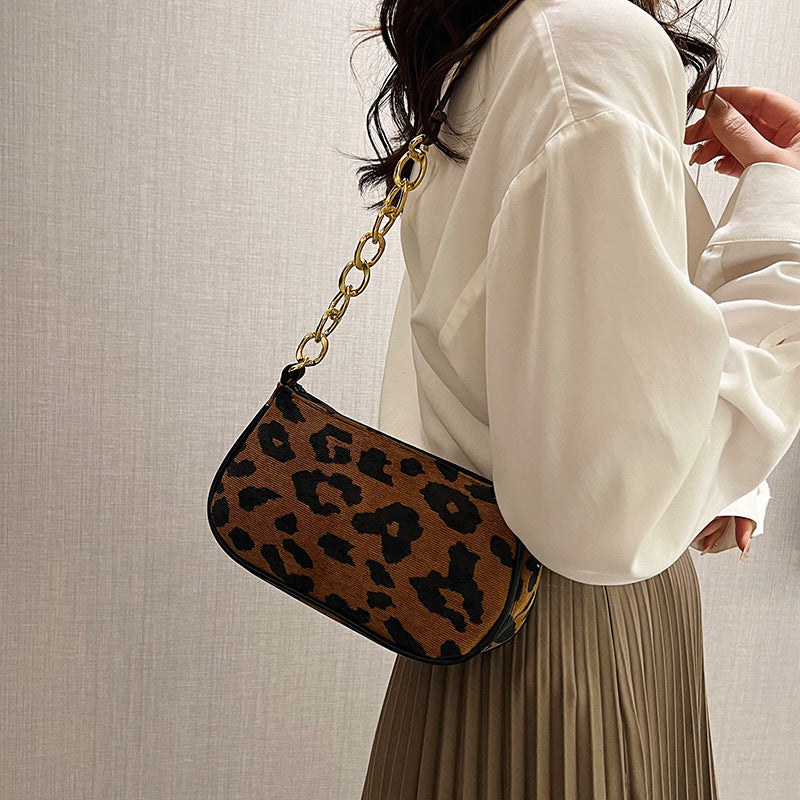 Luxury Chain Sling Bag – For University & Daily Use | Femina