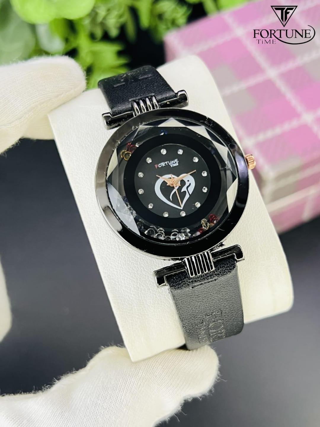 Casual women's watch with date feature
